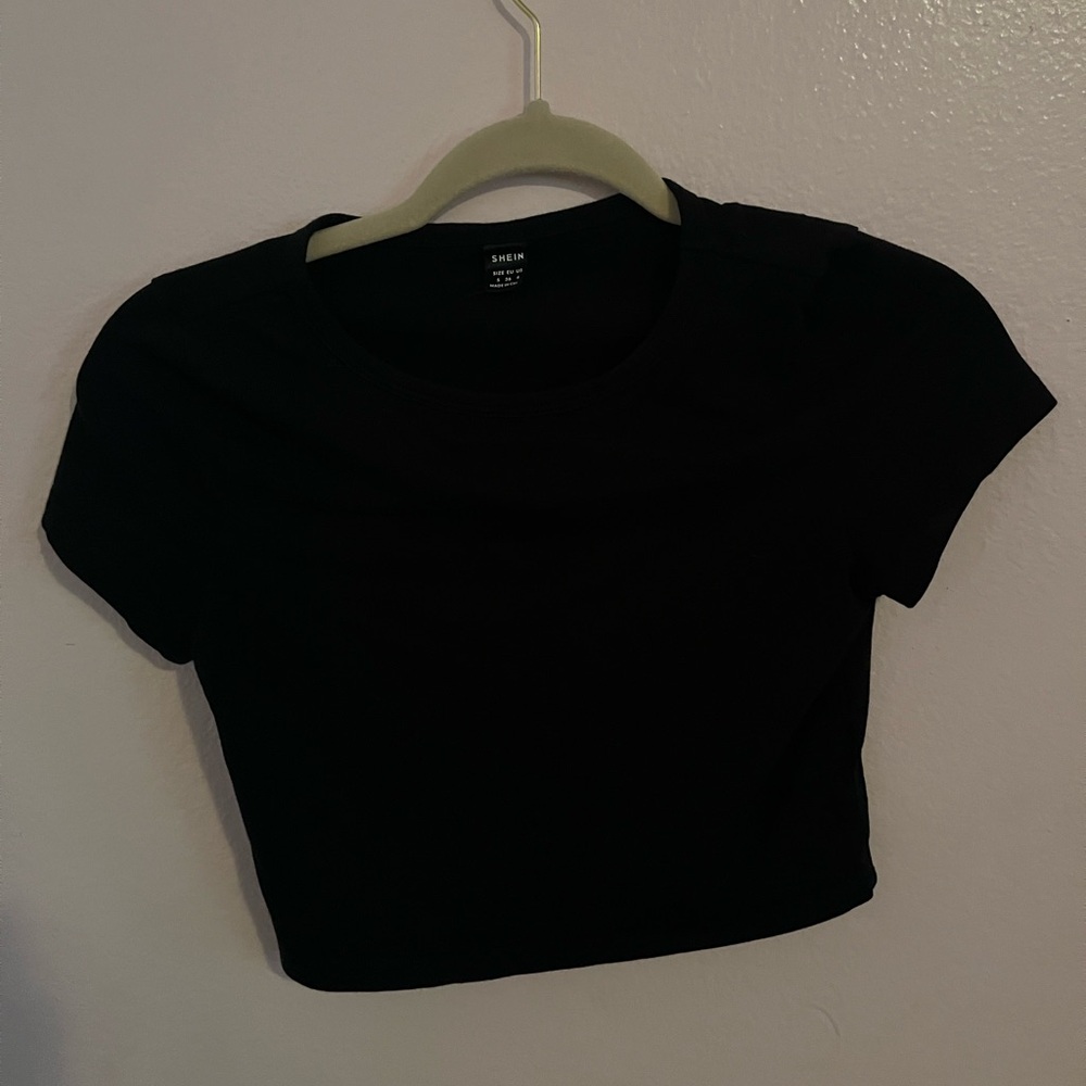SHEIN Black Fitted Cap Sleeve Crop Top